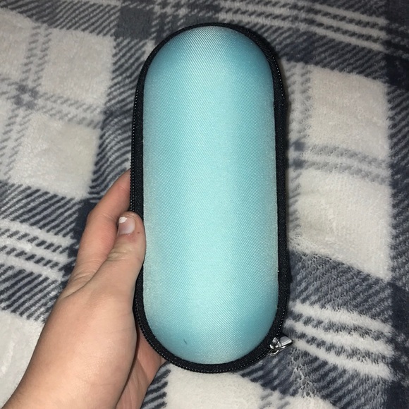 NWOT Two Color oval Clinique bag - Picture 1 of 4